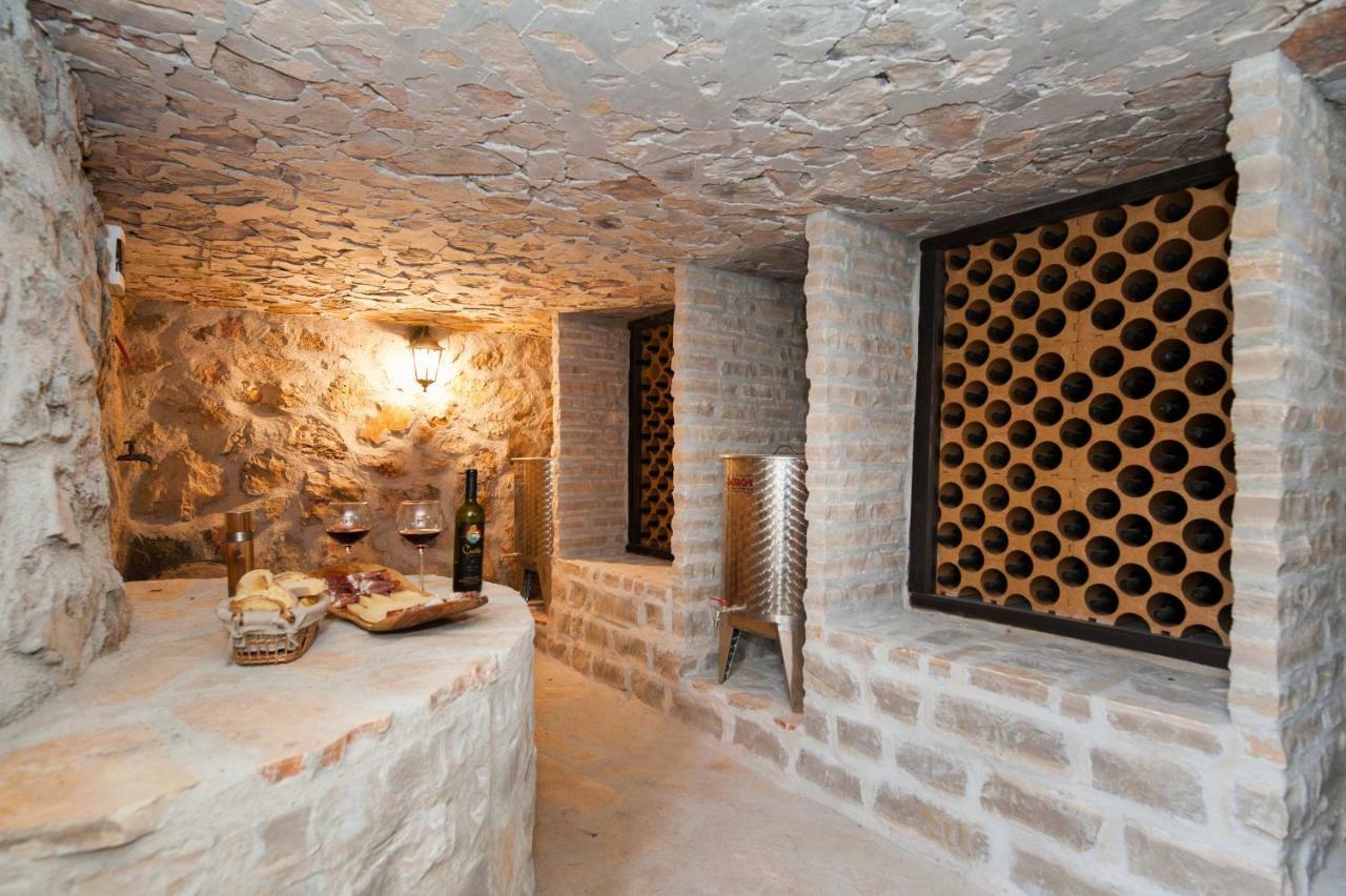 Hacienda Nikolic Villa Milna  Bagian luar foto